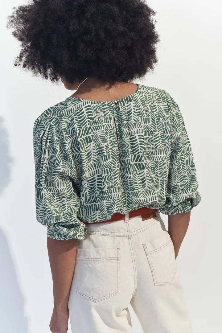 CASSIA - Blouse verte imprimé tropical chic